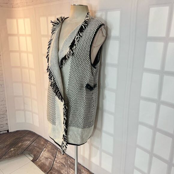 Chico's Gigi Black White Wool Blend Textured Knit Fringe Cardigan Vest Size 2 - Picture 3 of 9